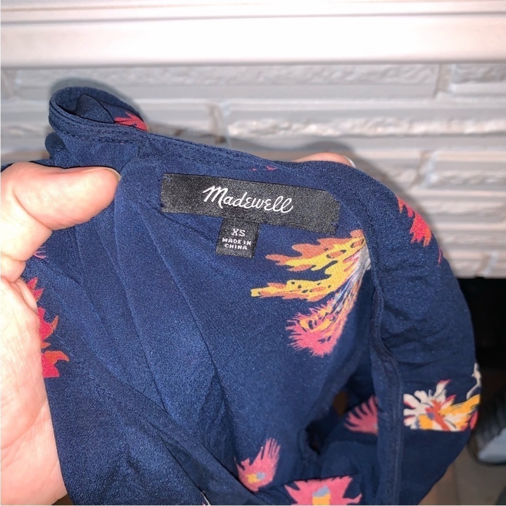 Madewell Navy 100% Silk Ruffle Sleeve Cactus Flower Print Blouse Size XS - Picture 4 of 7